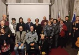 I partecipanti alla serata, fra cui il presidente dell'associazione organizzatrice, Mario Berardo, gli assessori Ezio Donadio e Lucia Rosso, i consiglieri Carla Eandi e Gian Franco Ferrero